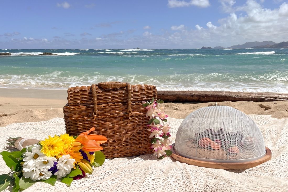 7 Simple Joys of Going on a Picnic Alone